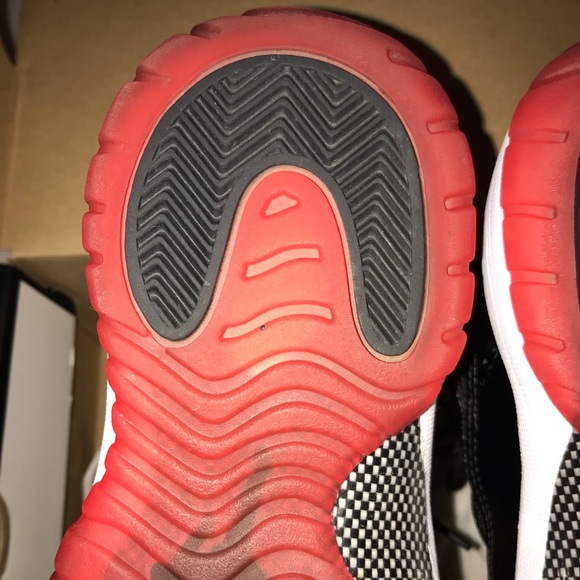 Jordan 11 Retro 2012 Playoffs Bred (GS) Size 4.5Y - Picture 13 of 16